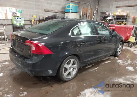2012 Volvo S60 T5 z USA, uszkodzony, nr VIN YV1622FSXC2100280